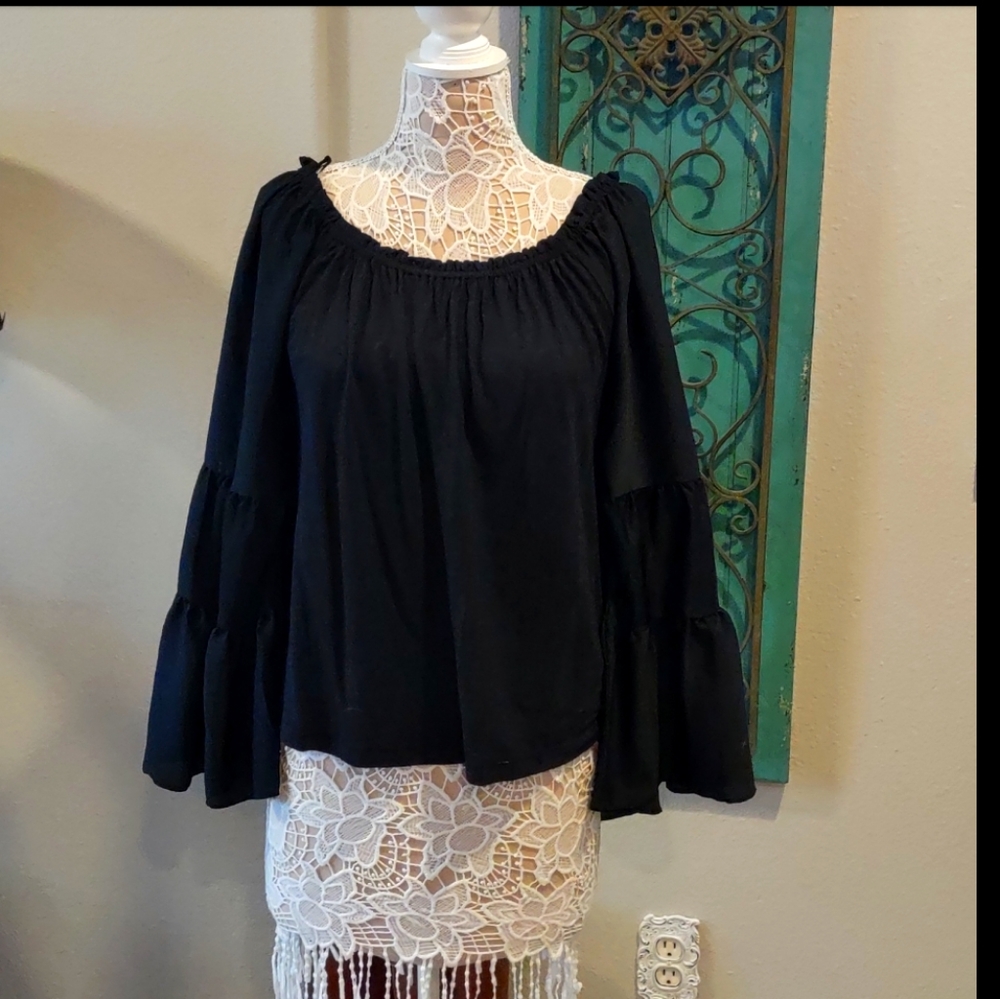NWT Anthropologie romantic Bell sleeve blouse - Picture 4 of 5
